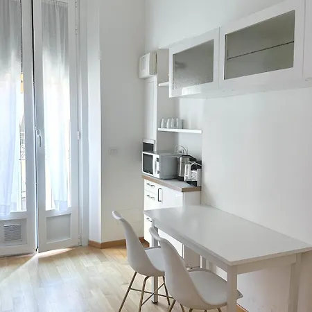 Oasis Of Design And Comfort With Terrace Apartment Milan